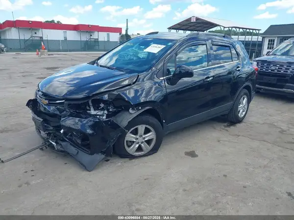 3GNCJPSB2KL227642 2019 CHEVROLET TRAX - Image 2