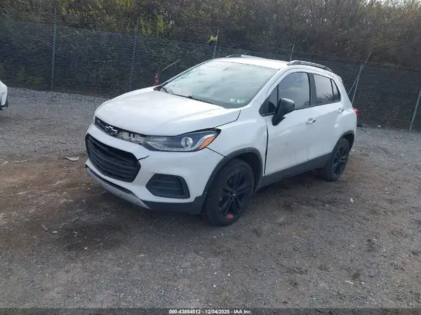 3GNCJPSB2KL240164 2019 CHEVROLET TRAX - Image 2