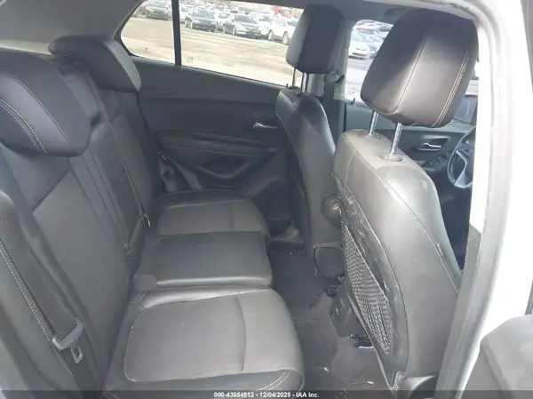 3GNCJPSB2KL240164 2019 CHEVROLET TRAX - Image 8