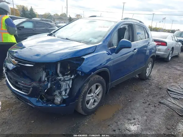 3GNCJPSB2KL254386 2019 CHEVROLET TRAX - Image 2