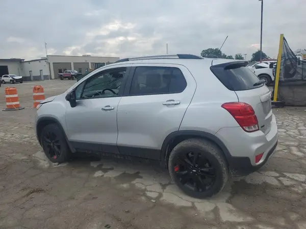 3GNCJPSB2KL401256 2019 CHEVROLET TRAX - Image 2