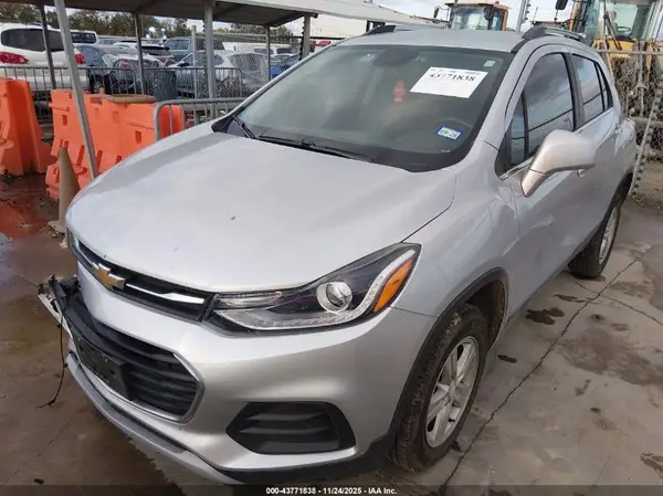 3GNCJPSB2KL404061 2019 CHEVROLET TRAX - Image 2