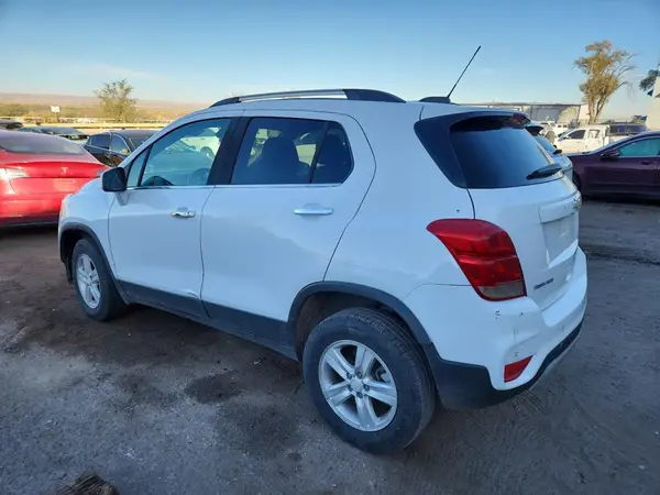 3GNCJPSB2LL145976 2020 CHEVROLET TRAX - Image 2