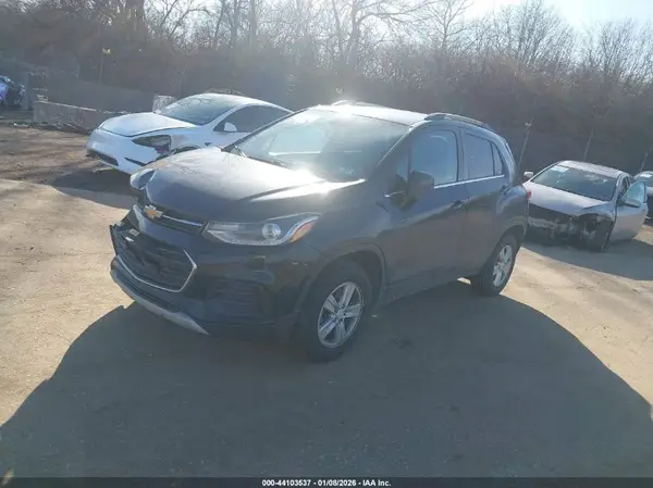 3GNCJPSB2LL183532 2020 CHEVROLET TRAX - Image 2