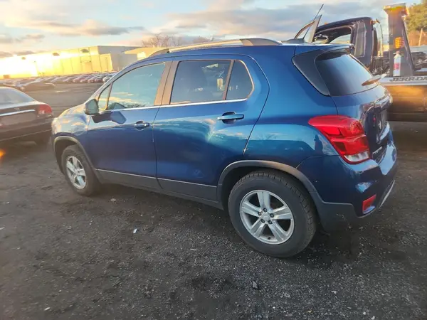 3GNCJPSB2LL194451 2020 CHEVROLET TRAX - Image 2