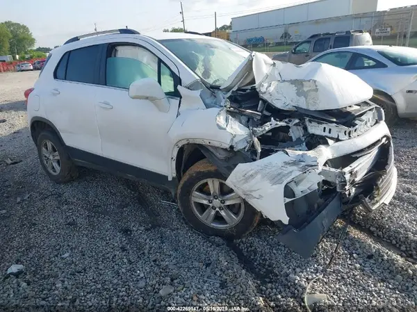 3GNCJPSB2LL266586 2020 CHEVROLET TRAX - Image 1
