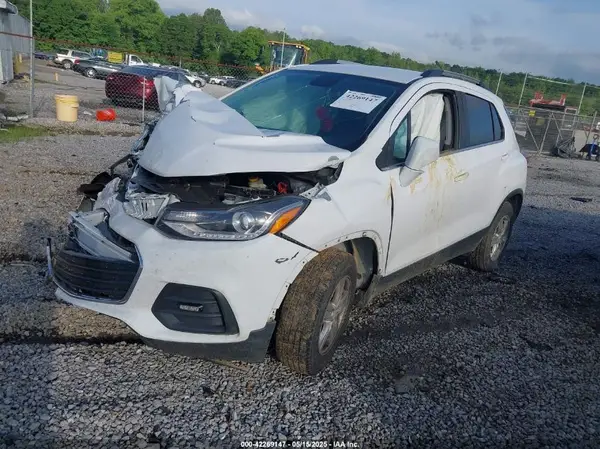 3GNCJPSB2LL266586 2020 CHEVROLET TRAX - Image 2
