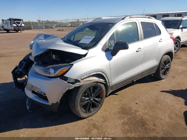 3GNCJPSB2LL324678 2020 CHEVROLET TRAX - Image 2