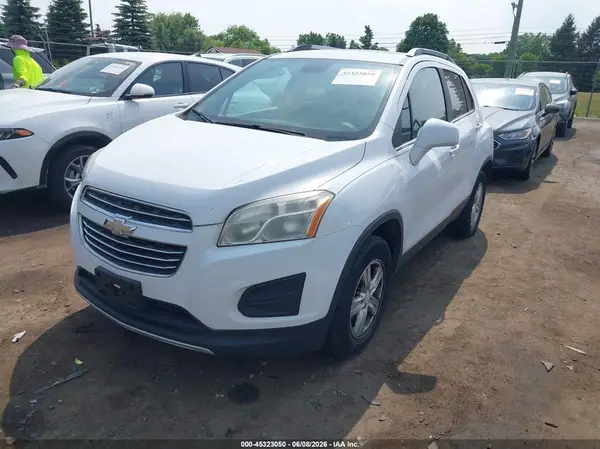 3GNCJPSB3GL141070 2016 CHEVROLET TRAX - Image 2