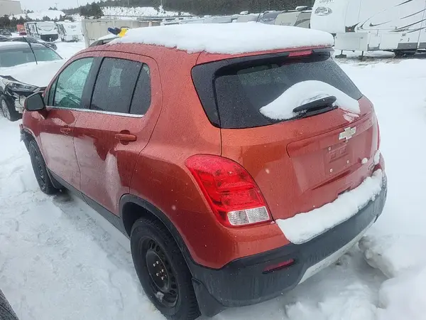 3GNCJPSB3GL147340 2016 CHEVROLET TRAX - Image 2