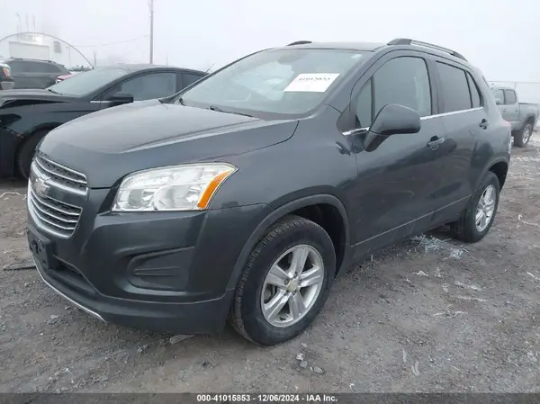3GNCJPSB3GL186946 2016 CHEVROLET TRAX - Image 2