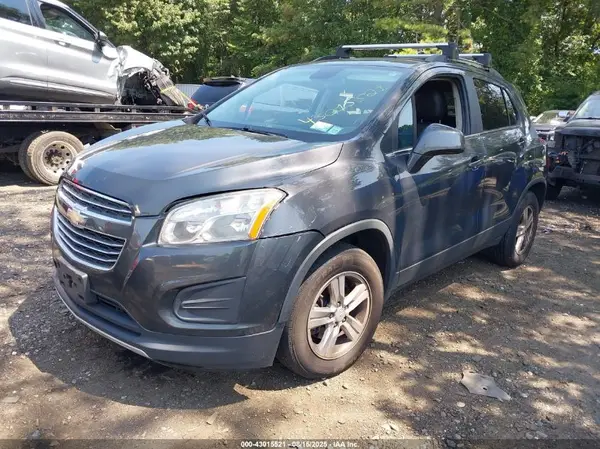 3GNCJPSB3GL214289 2016 CHEVROLET TRAX - Image 2