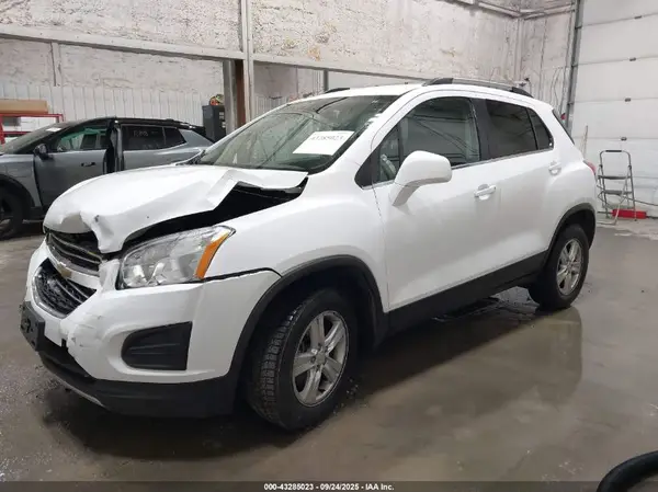 3GNCJPSB3GL253478 2016 CHEVROLET TRAX - Image 2
