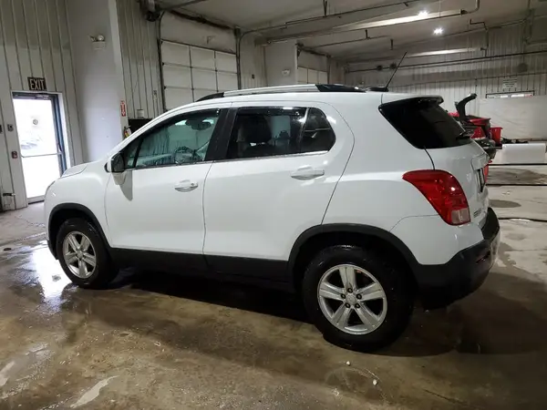 3GNCJPSB3GL257028 2016 CHEVROLET TRAX - Image 2