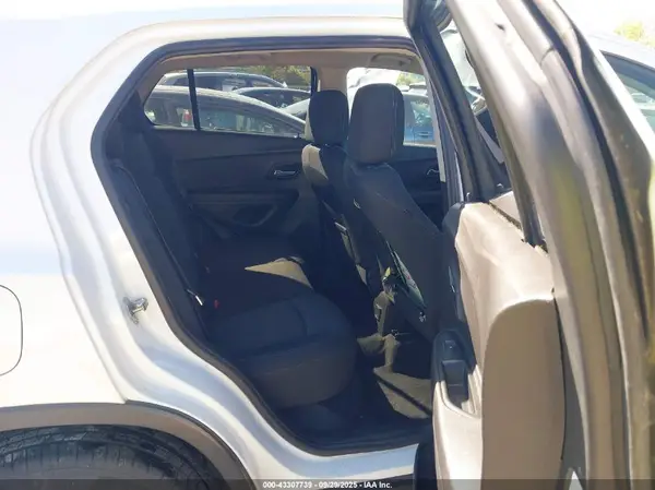 3GNCJPSB3GL257787 2016 CHEVROLET TRAX - Image 8