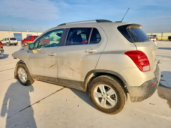 3GNCJPSB3GL261077 2016 CHEVROLET TRAX - Image 2