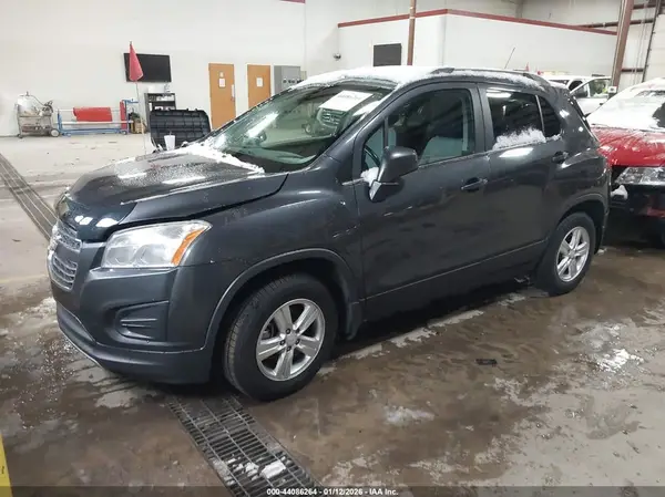 3GNCJPSB3GL267848 2016 CHEVROLET TRAX - Image 2