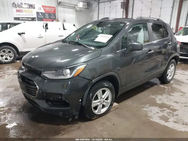 3GNCJPSB3HL160462 2017 CHEVROLET TRAX - Image 2