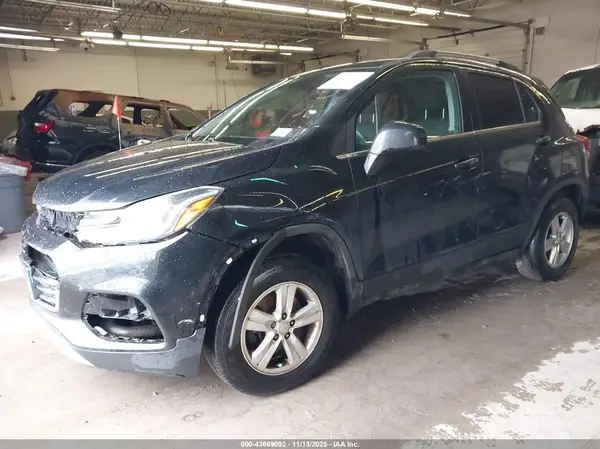 3GNCJPSB3JL151637 2018 CHEVROLET TRAX - Image 2