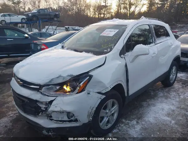 3GNCJPSB3JL155171 2018 CHEVROLET TRAX - Image 2