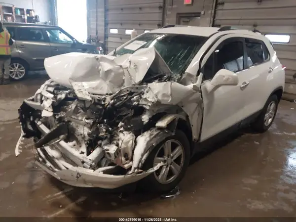 3GNCJPSB3JL181527 2018 CHEVROLET TRAX - Image 2