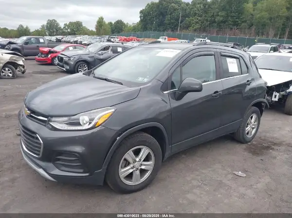 3GNCJPSB3JL245517 2018 CHEVROLET TRAX - Image 2