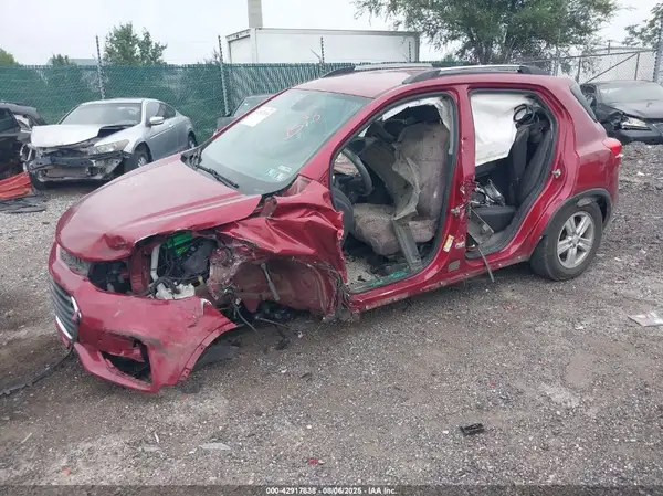 3GNCJPSB3JL283961 2018 CHEVROLET TRAX - Image 2