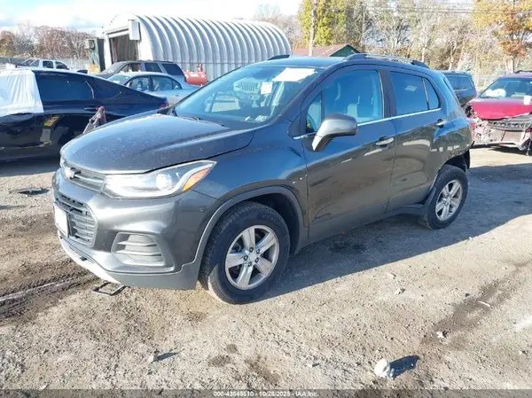 3GNCJPSB3JL325383 2018 CHEVROLET TRAX - Image 2