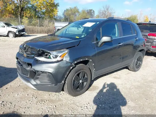 3GNCJPSB3JL392632 2018 CHEVROLET TRAX - Image 2
