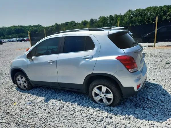 3GNCJPSB3JL415553 2018 CHEVROLET TRAX - Image 2