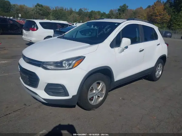 3GNCJPSB3KL143183 2019 CHEVROLET TRAX - Image 2