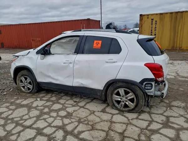 3GNCJPSB3KL192576 2019 CHEVROLET TRAX - Image 2