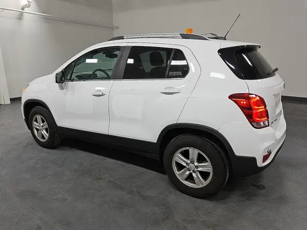 3GNCJPSB3KL218240 2019 CHEVROLET TRAX - Image 2