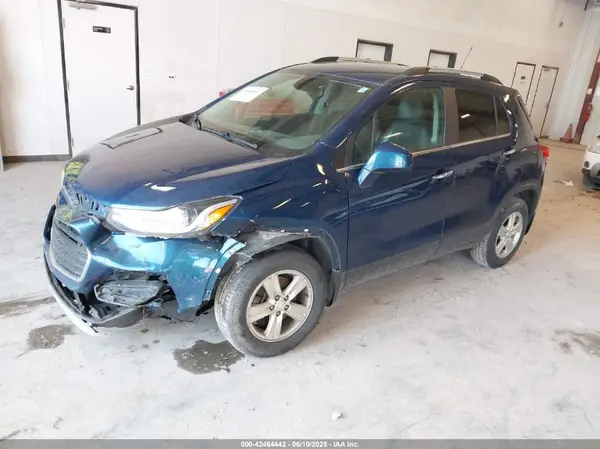 3GNCJPSB3KL264831 2019 CHEVROLET TRAX - Image 2