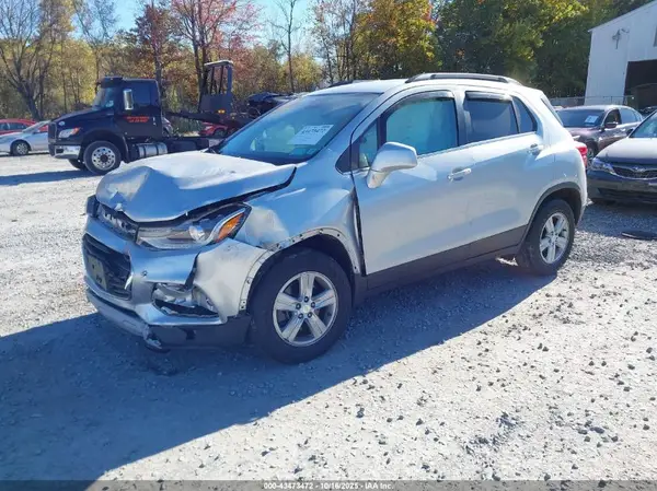 3GNCJPSB3KL298560 2019 CHEVROLET TRAX - Image 2
