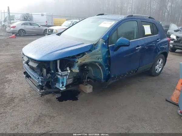 3GNCJPSB3KL305992 2019 CHEVROLET TRAX - Image 2