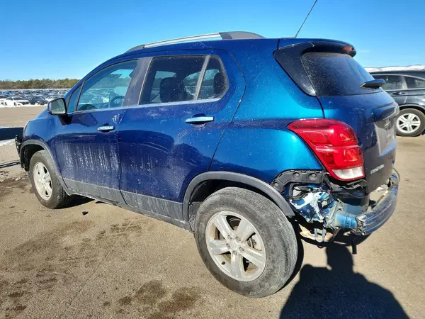 3GNCJPSB3KL318208 2019 CHEVROLET TRAX - Image 2
