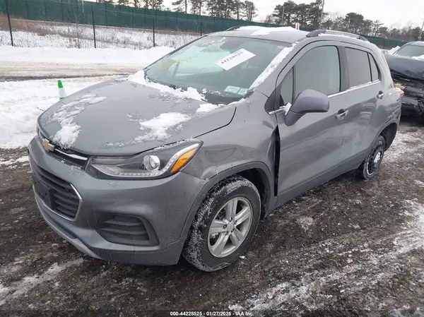 3GNCJPSB3LL258688 2020 CHEVROLET TRAX - Image 2