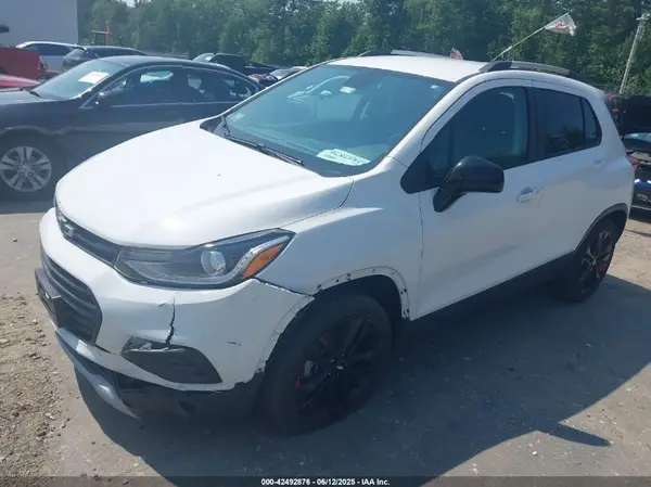 3GNCJPSB3LL302317 2020 CHEVROLET TRAX - Image 2