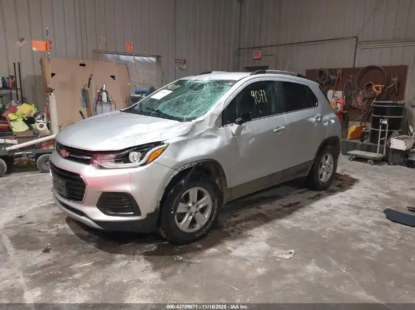 3GNCJPSB3LL303483 2020 CHEVROLET TRAX - Image 2