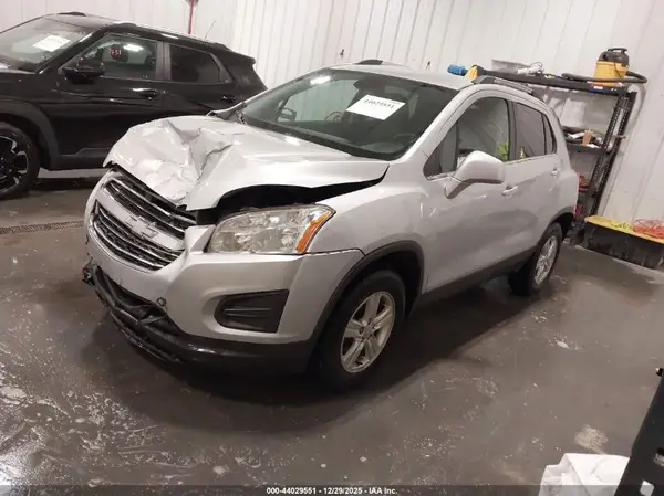 3GNCJPSB4GL232607 2016 CHEVROLET TRAX - Image 2