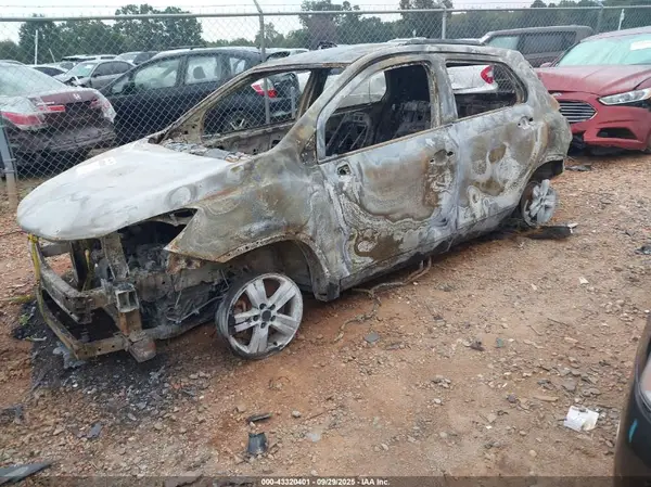 3GNCJPSB4HL133786 2017 CHEVROLET TRAX - Image 2