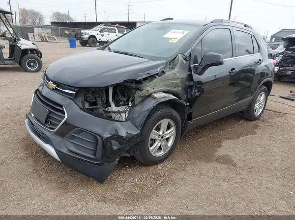 3GNCJPSB4HL134873 2017 CHEVROLET TRAX - Image 2