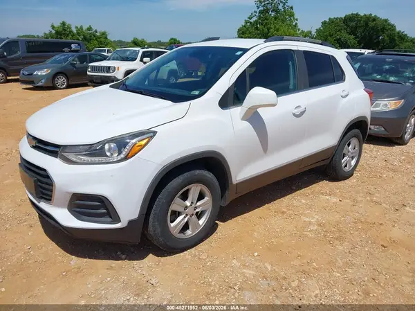 3GNCJPSB4HL139961 2017 CHEVROLET TRAX - Image 2