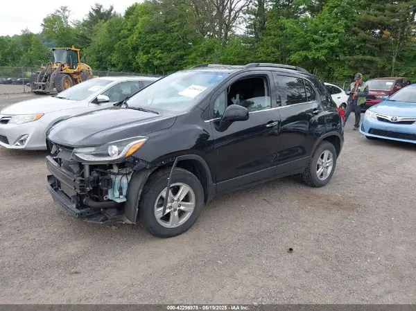 3GNCJPSB4HL185094 2017 CHEVROLET TRAX - Image 2