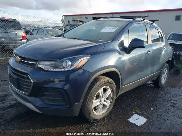 3GNCJPSB4JL228581 2018 CHEVROLET TRAX - Image 2