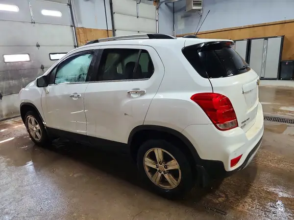 3GNCJPSB4JL232100 2018 CHEVROLET TRAX - Image 2