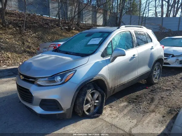 3GNCJPSB4JL261158 2018 CHEVROLET TRAX - Image 2
