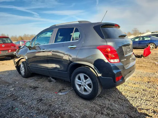 3GNCJPSB4JL311105 2018 CHEVROLET TRAX - Image 2