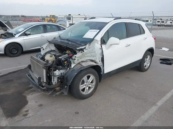 3GNCJPSB4JL313212 2018 CHEVROLET TRAX - Image 2